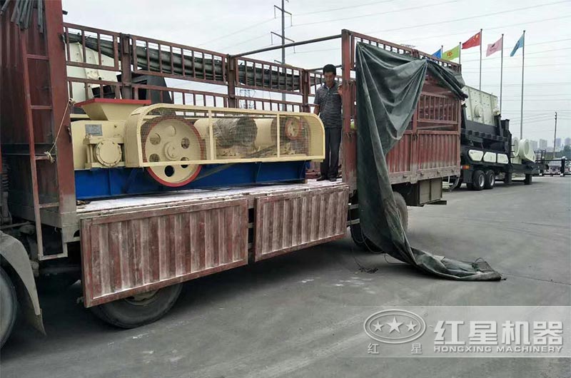 紅星機(jī)器廠家對(duì)輥制砂機(jī)發(fā)貨 紅星機(jī)器廠家對(duì)輥制砂機(jī)發(fā)貨