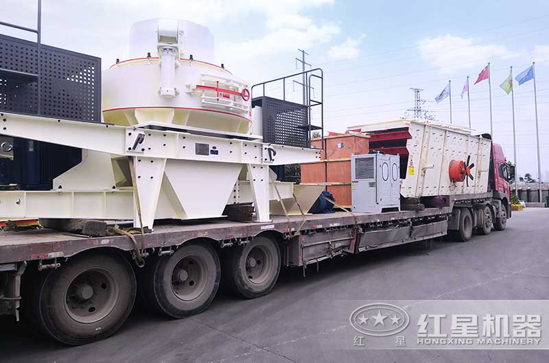 紅星整套青石破碎生產(chǎn)線設(shè)備裝車發(fā)貨現(xiàn)場(chǎng) 紅星整套青石破碎生產(chǎn)線設(shè)備裝車發(fā)貨現(xiàn)場(chǎng)