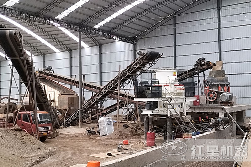 人工制砂機作業(yè)現(xiàn)場 人工制砂機作業(yè)現(xiàn)場
