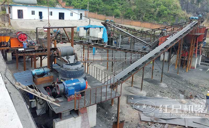 圓錐破碎機(jī)碎煤現(xiàn)場 圓錐破碎機(jī)碎煤現(xiàn)場