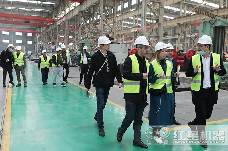 客戶一行來廠考察洗砂機(jī)設(shè)備 客戶一行來廠考察洗砂機(jī)設(shè)備