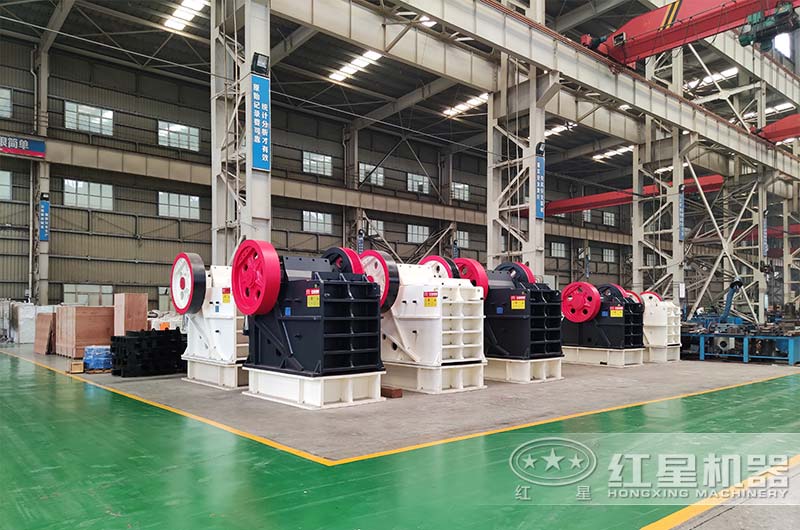 紅星機器鄂式破碎機生產(chǎn)車間實拍 紅星機器鄂式破碎機生產(chǎn)車間實拍