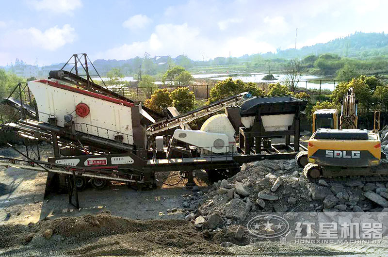移動錘破機作業(yè)現場 移動錘破機作業(yè)現場