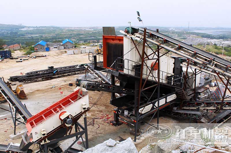 輪胎移動(dòng)篩分站設(shè)備現(xiàn)場 輪胎移動(dòng)篩分站設(shè)備現(xiàn)場