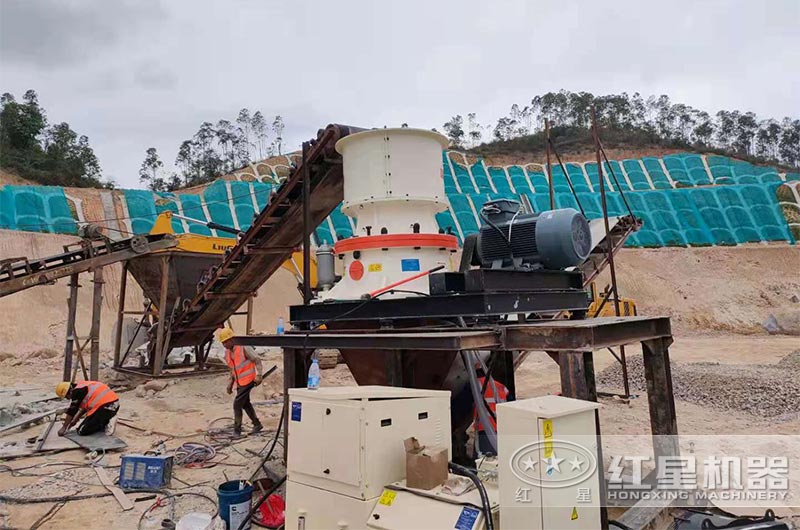 圓錐破碎機(jī)現(xiàn)場 圓錐破碎機(jī)現(xiàn)場