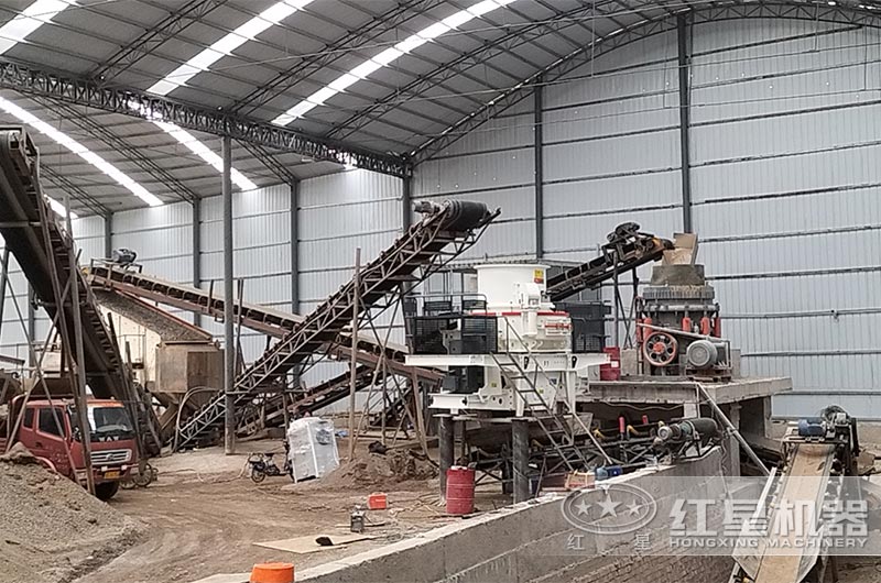 花崗巖碎石制沙現(xiàn)場(chǎng)三 花崗巖碎石制沙現(xiàn)場(chǎng)三