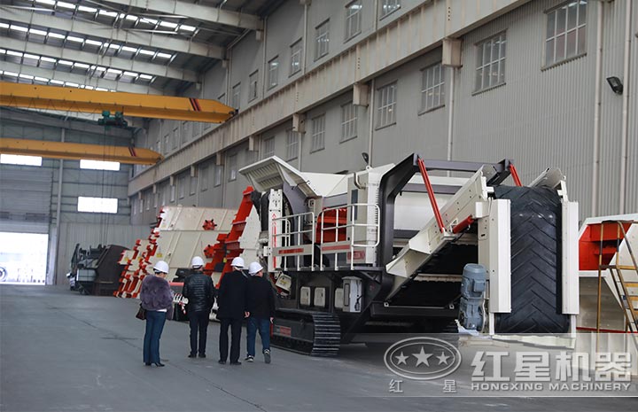 用戶來(lái)廠考察，親眼了解移動(dòng)式制砂機(jī)詳情