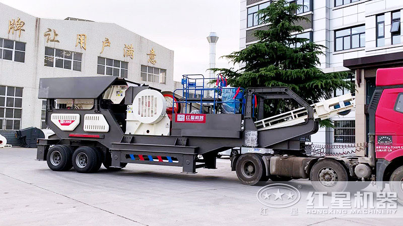 流動小型石子破碎機發(fā)貨現場