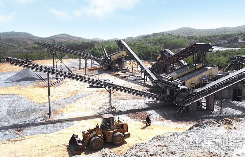 碎石機器生產(chǎn)12、13石子現(xiàn)場