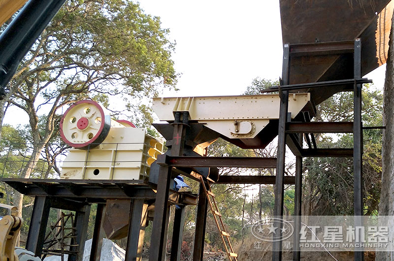 69破碎機(jī)生產(chǎn)現(xiàn)場(chǎng)，占地小